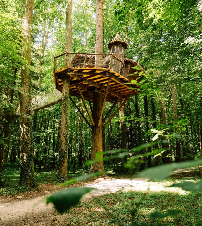 Cabane dans les arbres au Domaine de la Grande No&euml;, dans le Perche, en Normandie.